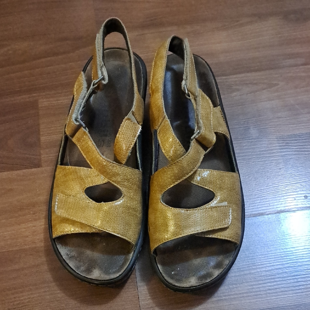Mephisto Women's Mustard Yellow Leather Slingback Sandals